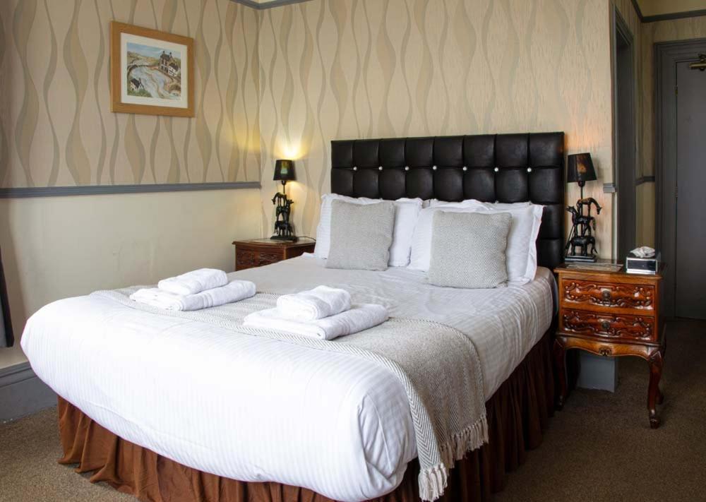 Hotel Ye Olde Fighting Cocks à Arnside Extérieur photo